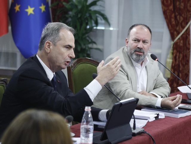 PD me sytë nga ndërkombëtarët, për ndalimin e shkrirjes së 15 Bashkive: Presim shtatorin, se tani janë me pushime