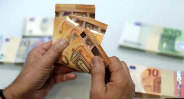 Rënie e përgjithshme në tregun valutor, ja me sa këmbehen Euro dhe Dollari