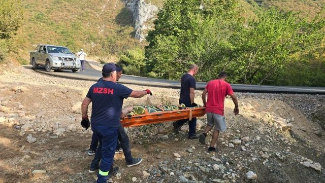 Aksidenti në Mirditë, policia jep detaje: Një i mitur dhe një 20-vjeçar transportohen me helikopter në Tiranë