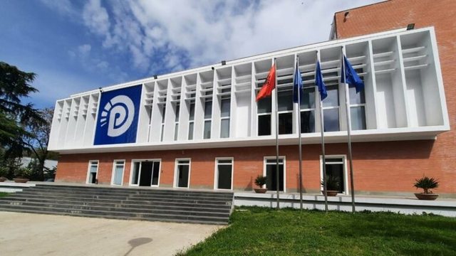 “Mbështetni protestat dhe mblidhuni brenda javës” – PD udhëzon degët të mobilizohen kundër hartës së re territoriale