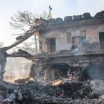 Tragjedia e zjarreve në Greqi, gjenden të vdekur dy të moshuar pranë vatrës së zjarrit në Salaminë