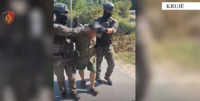 Arrestimi i të shumëkërkuarit Ylli Zalla/ Policia: Iu gjetën arsenal armësh, municion luftarak, lëndë narkotike dhe uniforma policie