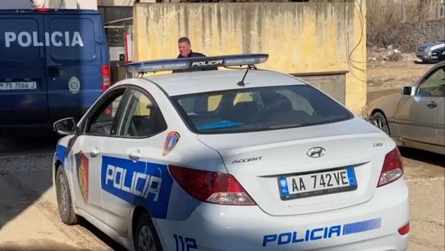 U kërkonte deri në 10 mijë euro familjeve të prekura nga tërmeti, arrestohet 45-vjeçarja