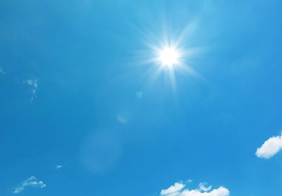 E diel me diell dhe temperatura të larta, ja si do të jetë moti sot në Shqipëri