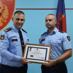 Hita promovon efektivin e policisë që shpëtoi 24-vjeçaren e marrë peng në Roskovec, Mariglen Koroveshaj merr gradën Kryekomisar