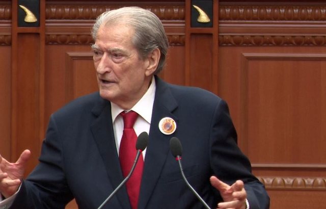 Berisha nga Kuvendi: Vuçiç dhe Rama janë përgjegjës direkt për atë që ndodhi në Hagë!
