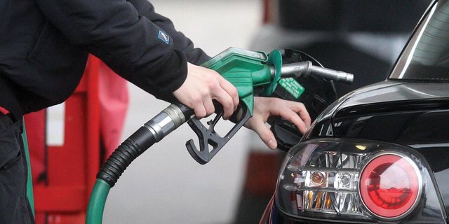 Çmimi i karburantit në “qiell” nuk i ndal shqiptarët, rritet konsumi