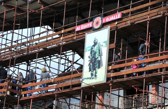 Specialja në Kosovë ngre aktakuza kundër 35 personave për vrasjet masive në familjen Jashari në Prekaz