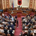 “UÇK lindi si përgjigje ndaj gjenocidit të Millosheviçit” – Kuvendi i Shqipërisë dënon vendimin për ish-krerët e UÇK