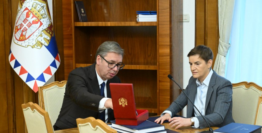 Vuçiç dorëzon detyrën e Presidentit të Serbisë, Brnabiç merr postin e Presidentes së Përkohshme