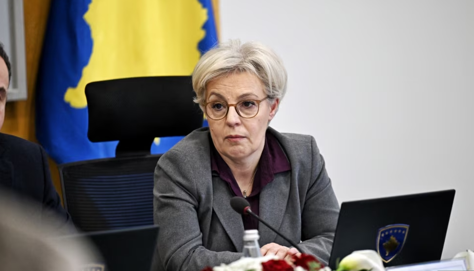 Kosova i kërkon dorëheqjen, ministrja Gërvalla: S’kam bashkëpunuar me Hagën për dënimin e 4 ish-krerëve të UÇK-së