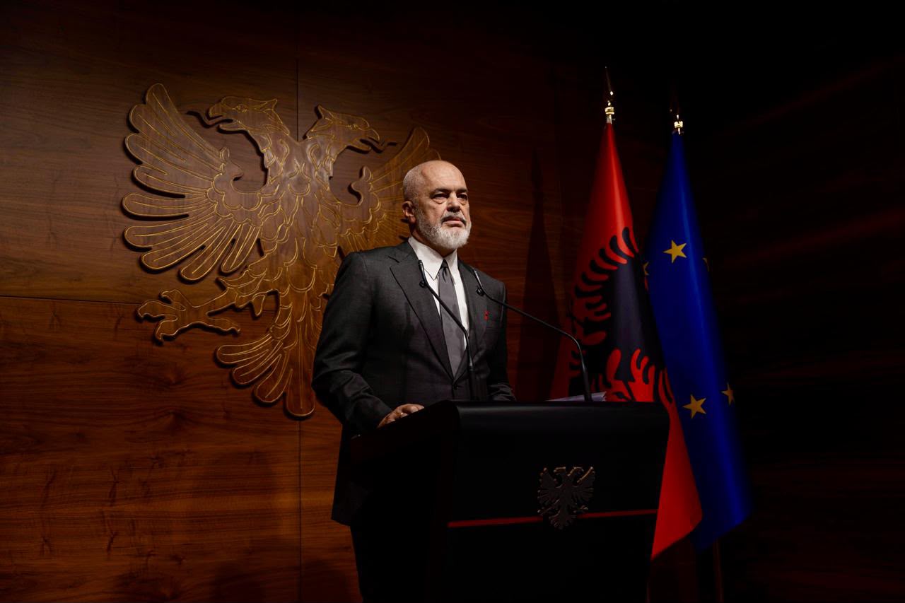 “Nuk ka një provë të vetme që një bir nëne ta ketë një qindarkë të tijën në xhepin tim”, Rama: Jam për të bërë histori, jo pasuri