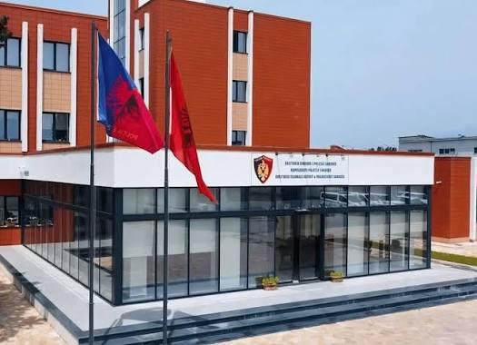 Ndodh në Shkodër/ Transportonte 7 emigrantë nga Filipinet dhe Afganistani drejt Malit të Zi, arrestohet 23-vjeçari