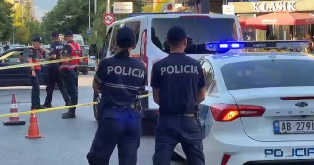 Ndodh në Shkodër/ Njëri shkon në kalçeto për të vrarë të riun, 2 të tjerë kanosin me armë e dhunojnë 38-vjeçarin në lokal