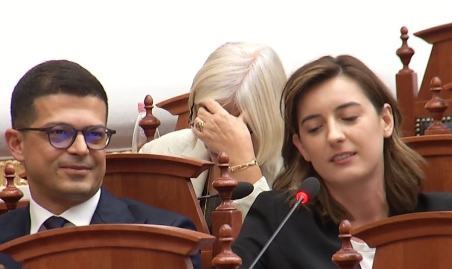 “I ke ngopur kaq vite”, Zegjine Çaushi sherr me Baçin: Aman fierakët lërja Bardhit se ai i ka merak!