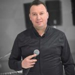 Akuzohet për përndjekje të të miturave, arrestohet këngëtari fierak