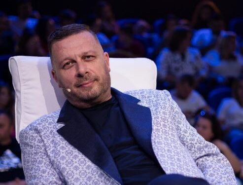 Skandali i videove intime/ Adi Hilës i shtohet një tjetër vepër penale, shkatërroi hard-diskun e kamerave