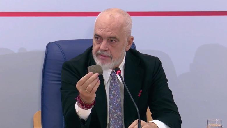 Kryeministri Rama shkon në Ministrinë e Arsimit: Guri i hedhur ndaj policisë është armë, këtu mbaron e drejta e protestës