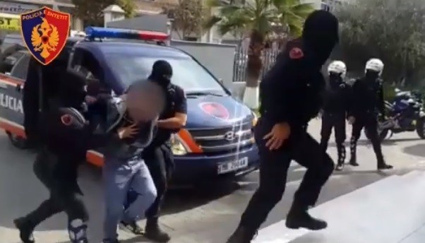 Arrestohet punonjësi i Policisë, do ndihmonte të arrestuarin të “arratisej”