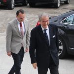 Përplasja e Klevis Balliut me protestuesit, vjen reagimi i parë nga Berisha!