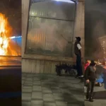 Protestuesit thyejnë xhamat e bizneseve, mes tyre një bankë e nivelit të dytë në “Vasil Shanto”