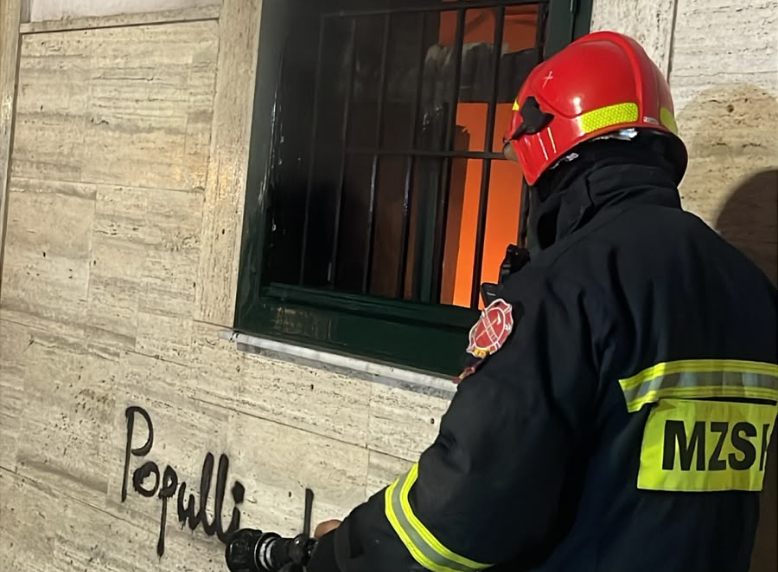 Protestuesit i vënë flakën një makine dhe katit të parë të Gjykatës së Lartë!