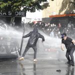 Qeveria krijon regjistrin e protestuesve të dyshuar për dhunë: Kufizime në kufi edhe pa vendim gjykate