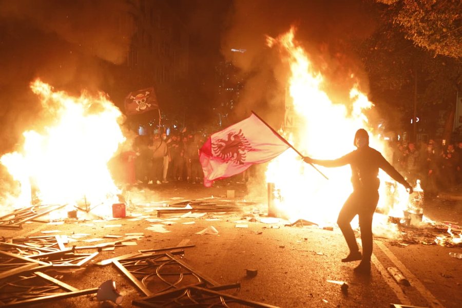 Protesta e studentëve: 13 të plagosur, mes tyre policë, gazetarë, protestues dhe kalimtarë