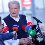 “Ore a iku në Amerikë ky, pse nuk e takon ambasadori i ri?” – Kryebashkiaku socialist thumbon Sali Berishën