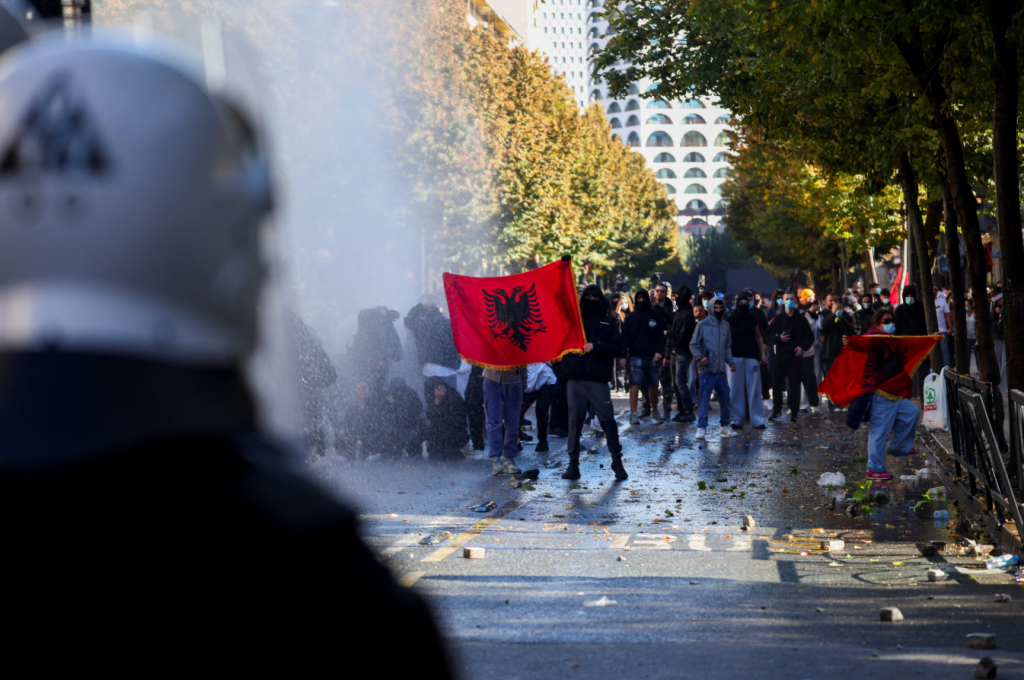 Komisioni Evropian dënon dhunën në protestat në Shqipëri