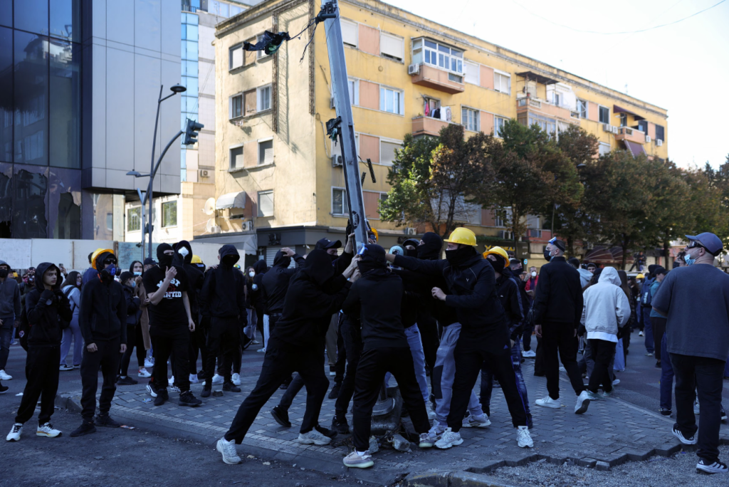 Paketa e sanksioneve e paralajmëruar nga Rama: Protestuesit e dhunshëm në ‘listë të zezë’ në TIMS, t’u ndalohet hyrja në BE