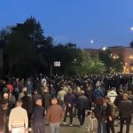 Pas grumbullimit te Ministria e Arsimit, protestuesit marshojnë drejt Kryeministrisë