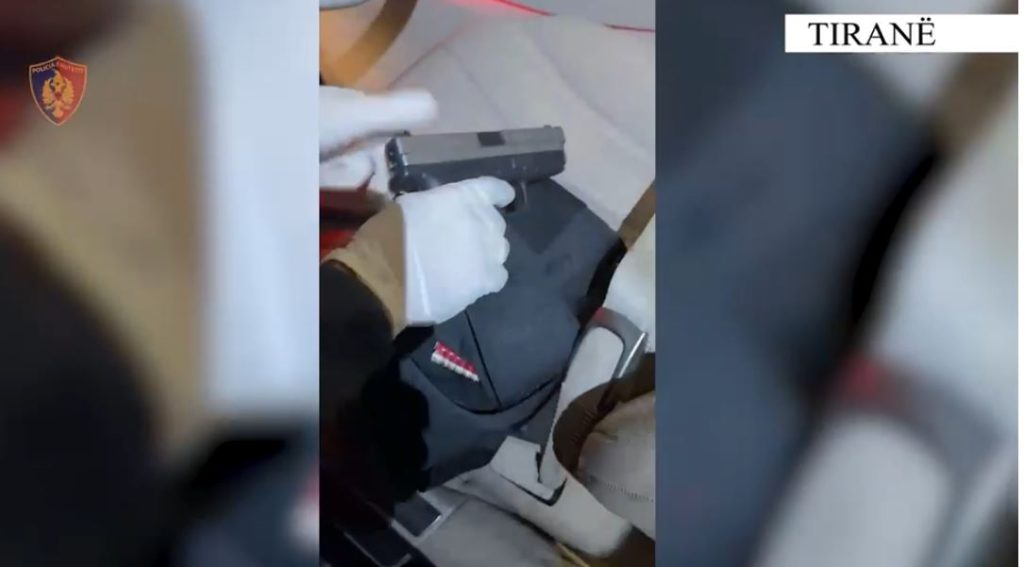 U kap duke transportuar një pistoletë me qëllim shitjen, arrestohet i riu nga Kruja, i gjendet edhe armë gjahu në banesë