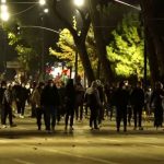 Protestuesit rikthehen në bulevard, nis sërish përplasja me policinë. RENEA rikthehet te Kryeministria